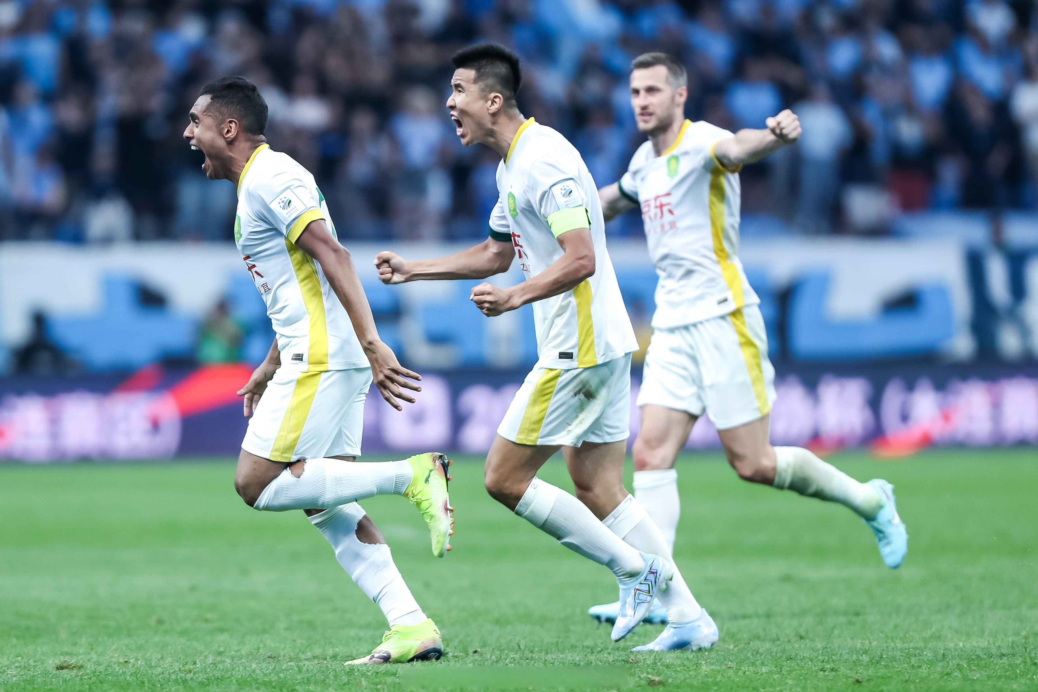 爱游戏注册-西甲赛程吃紧；上海久事赛前绝杀压哨；话题不断；赛程密集仍需轮换(灞波儿奔波儿灞mv)